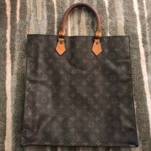 Louis Vuitton Monogram Sac Plat